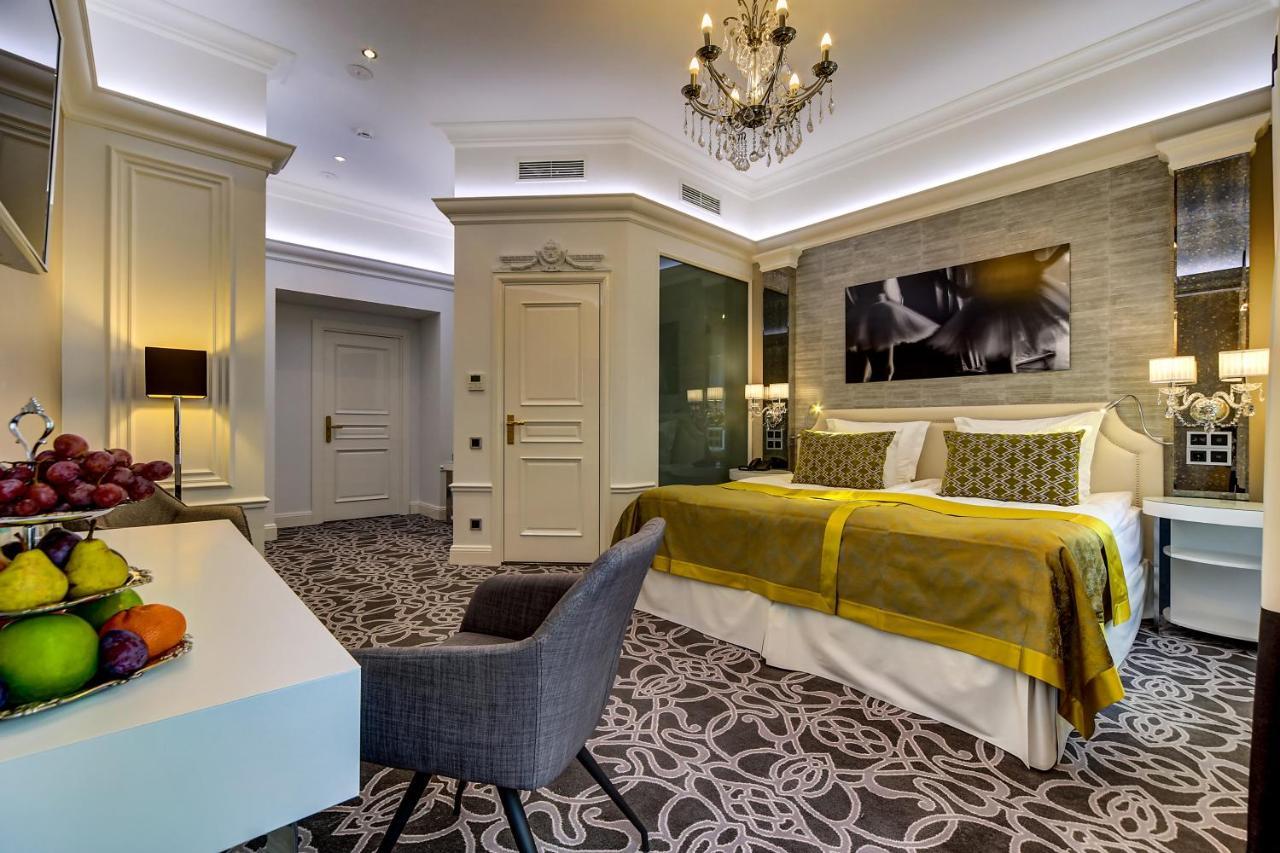فندق سانت بطرسبرغفي  فندق جولدن تريانجل بوتيك الغرفة الصورة