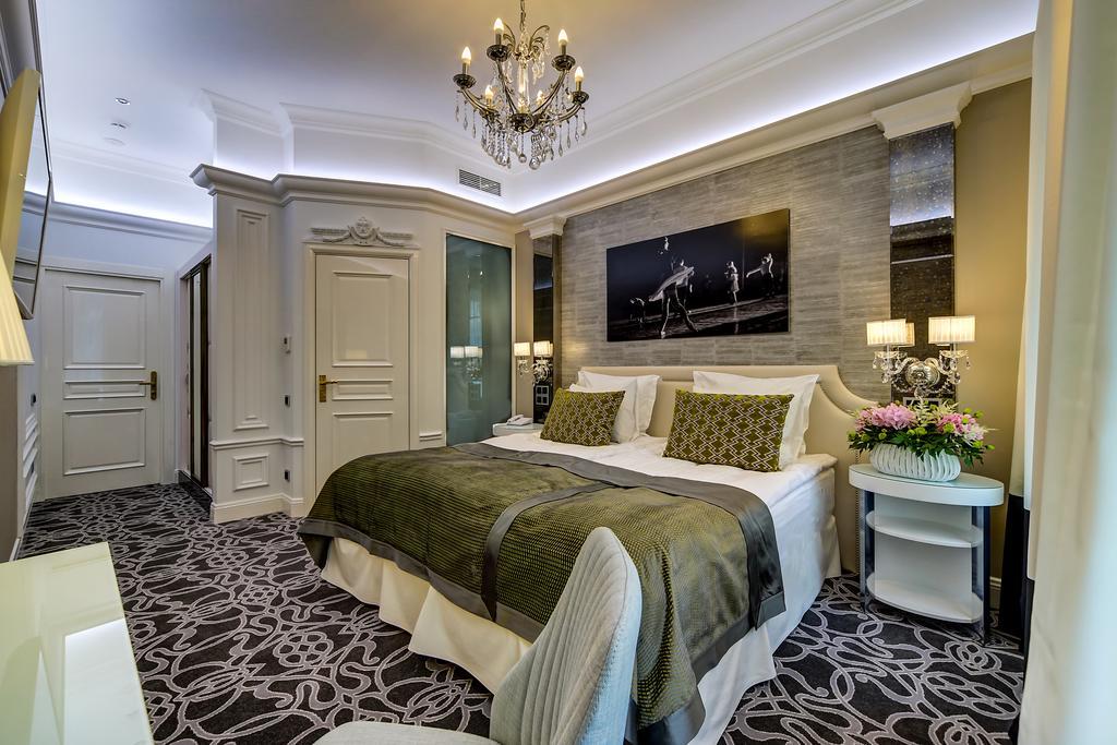 فندق سانت بطرسبرغفي  فندق جولدن تريانجل بوتيك المظهر الخارجي الصورة